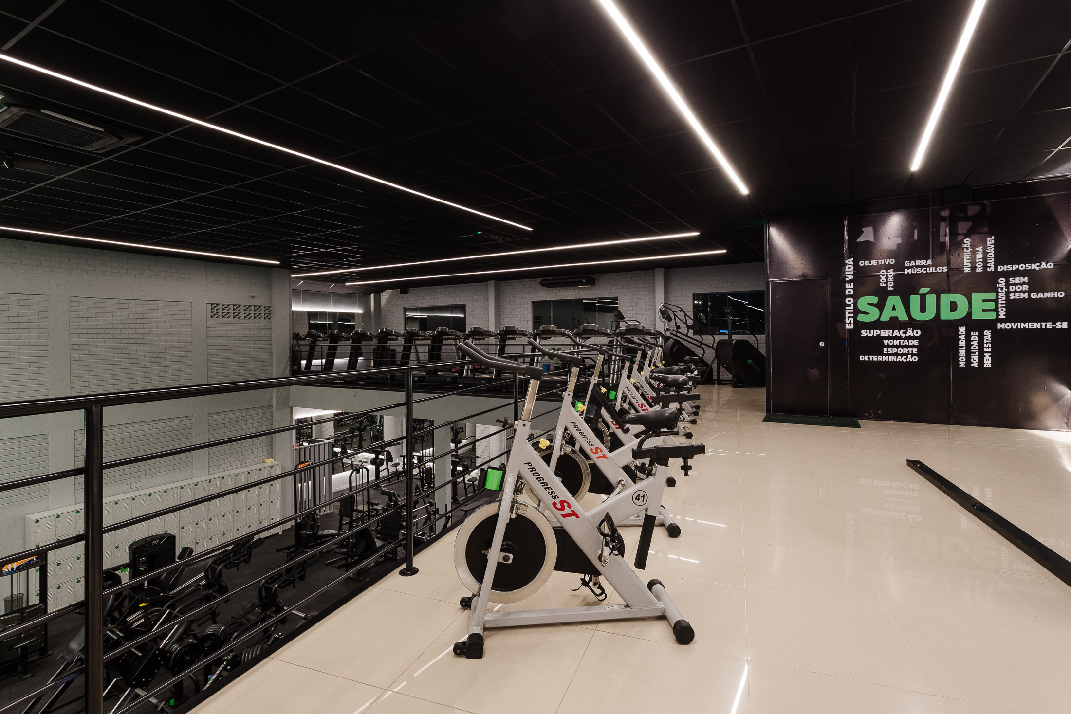 Interior da Physicus Academia